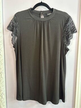Torrid Black Top with Gathered Front and Lace Cap Sleeves Size 1 (14/16)